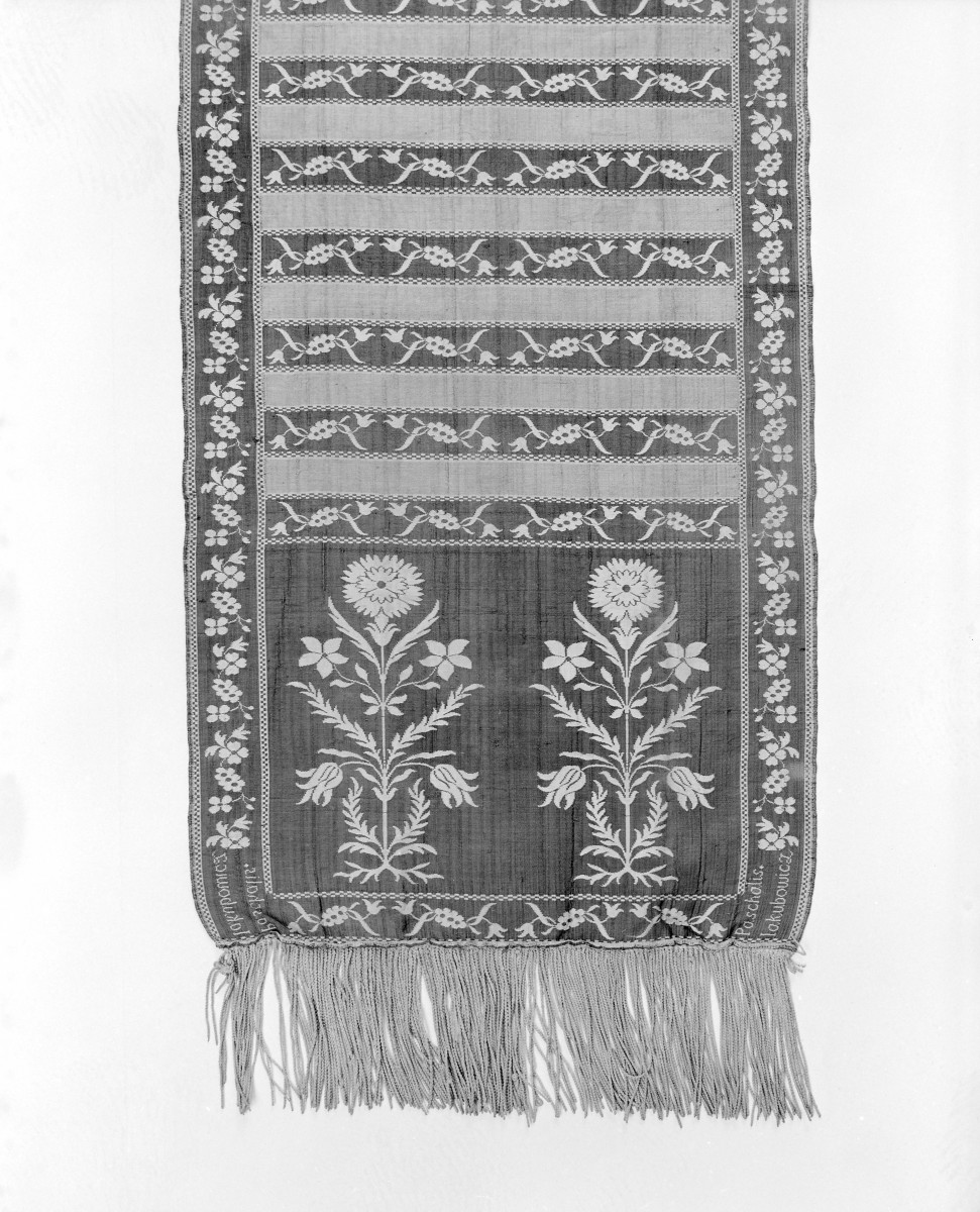 Muzeum Diecezjalne - zbiory - pas jedwabny dwustronny - Warszawa lub Lipków /Paschalis Jakubowicz 1788 - 1790 rok/ - głowa i wciąża /fragment/ - awers, skan 1