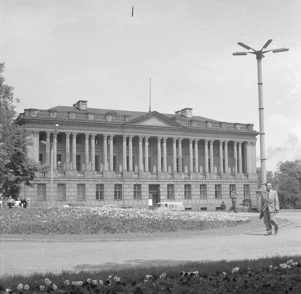 Biblioteka Raczyńskich - elewacja frontowa, skan 1