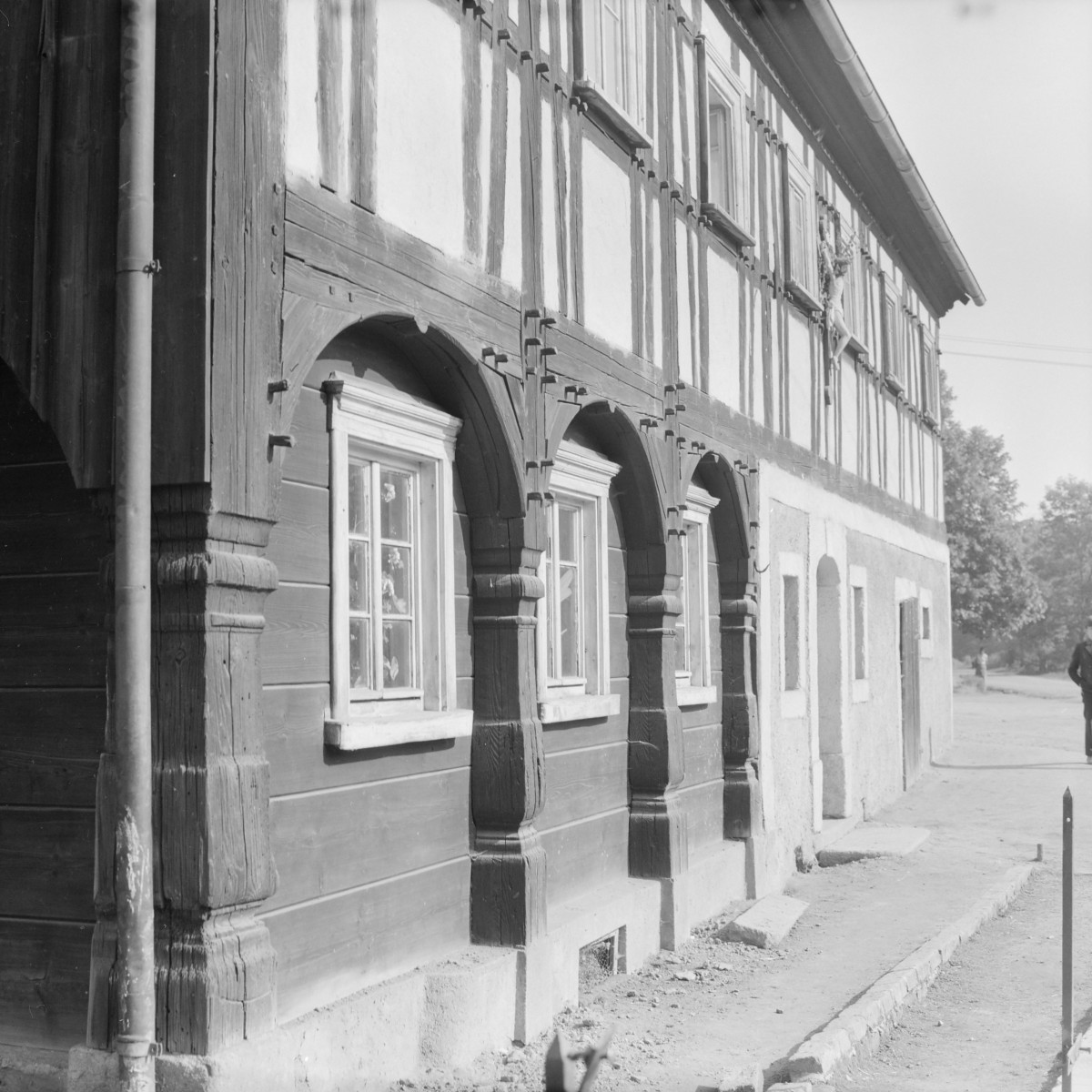 zagroda wiejska dom nr. 34 / stodoła - elewacja frontowa - fragment, skan 1