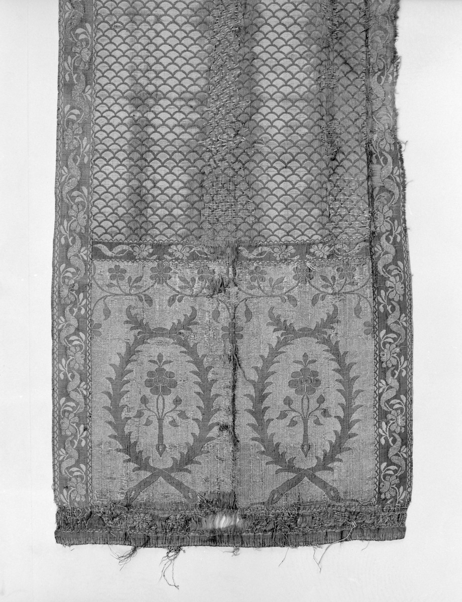 Muzeum Diecezjalne - zbiory - pas półlity dwustronny - Kobyłka /1781 - 1784 rok/ - głowa i wciąża /fragment/ - awers, skan 1