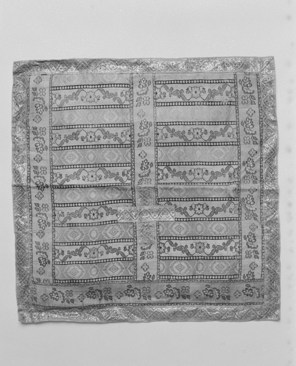 Muzeum Archidiecezjalne - zbiory - pas jedwabny dwustronny - Kraków /XVIII wiek/ - głowa i wciąża /fragment/ - awers, skan 1