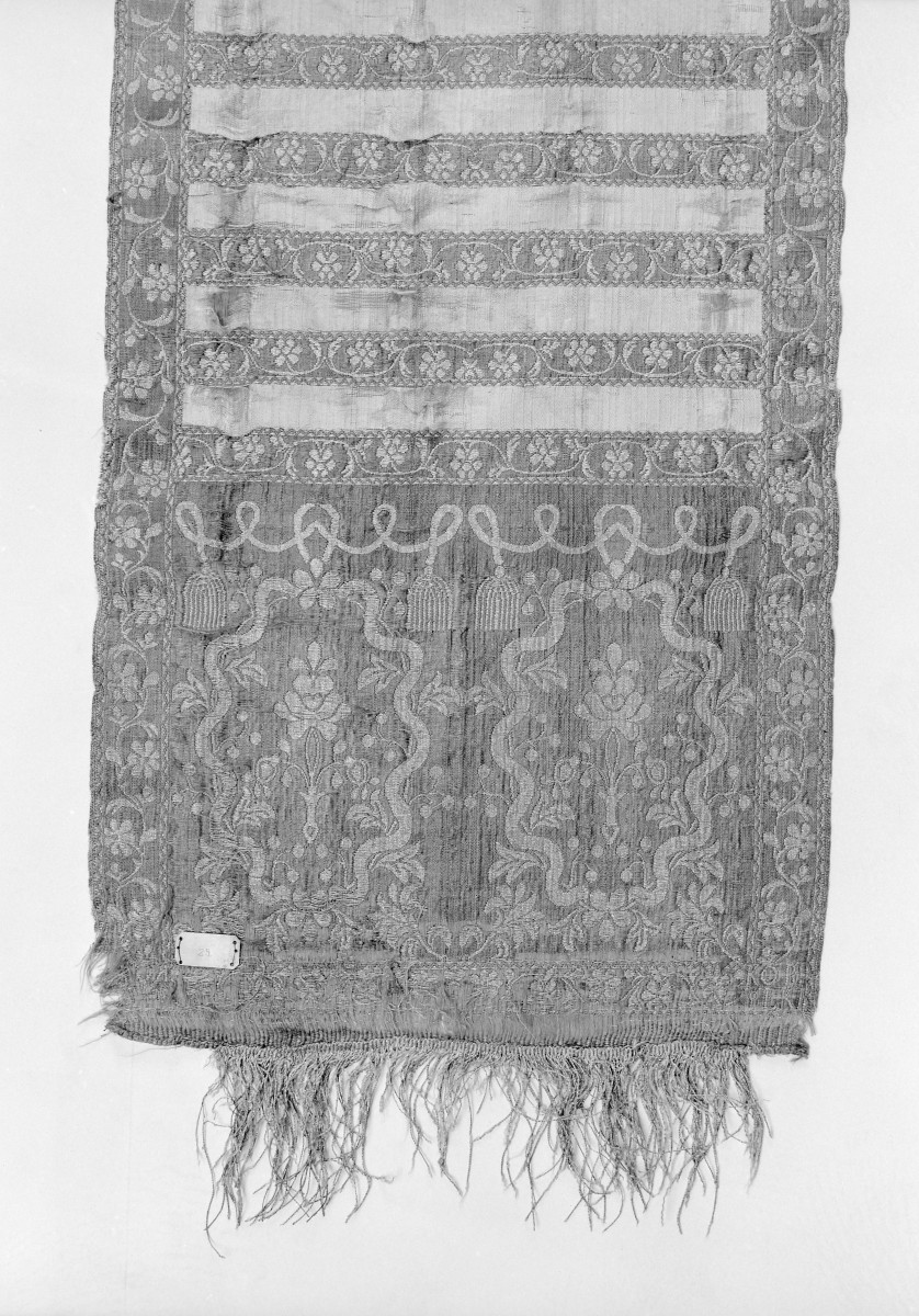 Muzeum Diecezjalne - zbiory - pas lity dwustronny - Kobyłka /1781 - 1784 rok/ - głowa i wciąża /fragment/ - awers, skan 1