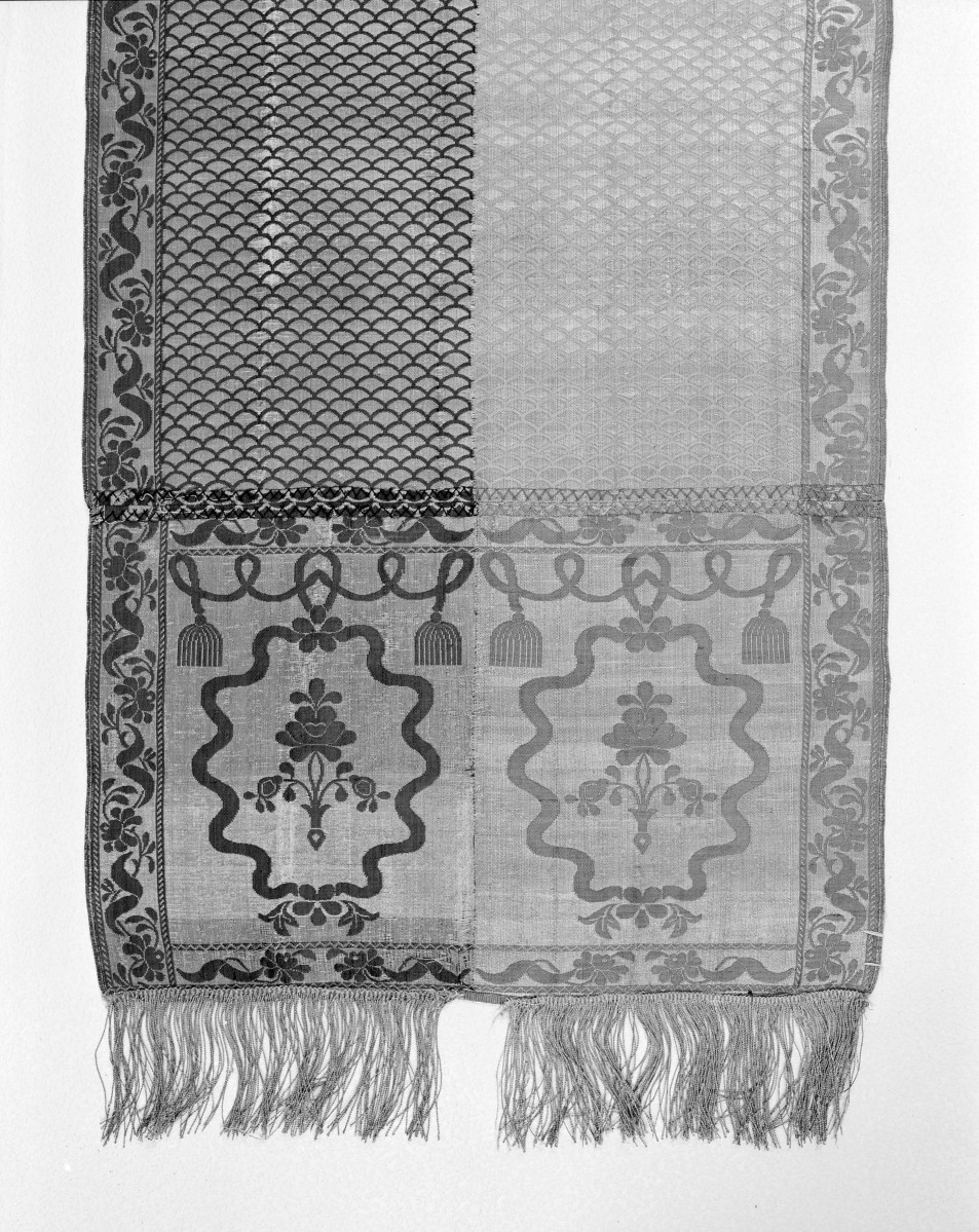Muzeum Narodowe - zbiory - pas lity czterostronny - Kobyłka /1781 - 1784 rok/ - głowa i wciąża /fragment/ - awers, skan 1