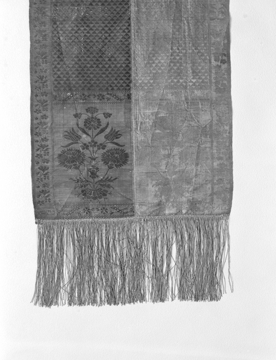 Muzeum im. Kazimierza Pułaskiego - zbiory - pas lity czterostronny - Lyon /1785 - 1792 rok/ - głowa i wciąża /fragment/ - awers, skan 1