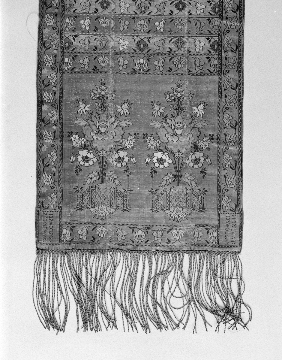 Muzeum Narodowe - od. Muzeum Sztuk Użytkowych - zbiory - pas lity dwustronny - Kraków /Franciszek Masłowski XVIII wiek/ - głowa i wciąża /fragment/ - awers, skan 1