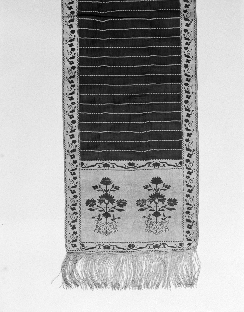 Muzeum Narodowe - od. Muzeum Sztuk Użytkowych - zbiory - pas lity dwustronny - Lyon /1785 - 1792 rok/ - głowa i wciąża /fragment/ - awers, skan 1