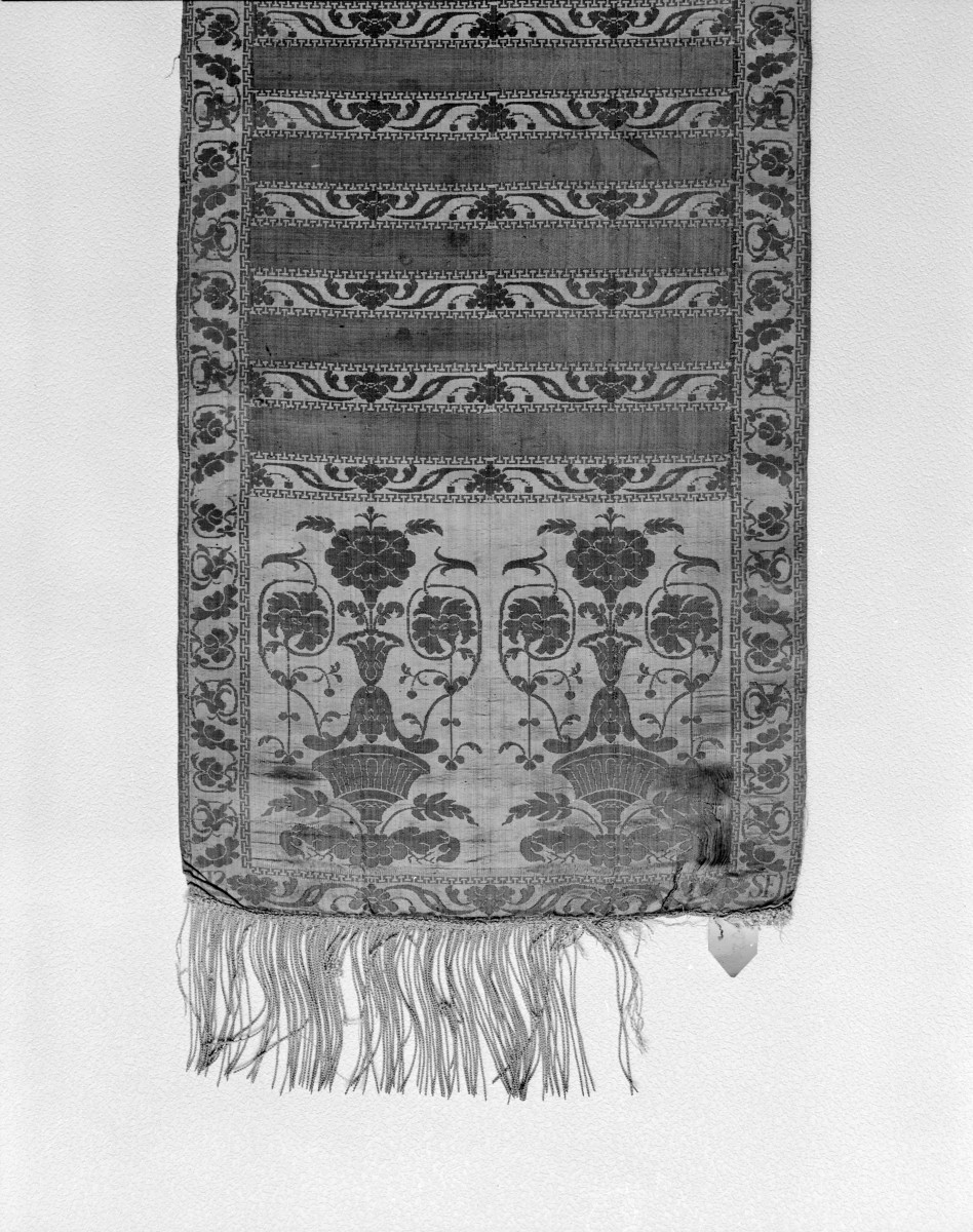 Muzeum Narodowe - od. Muzeum Sztuk Użytkowych - zbiory - pas jedwabny czterostronny - Kobyłka /Szczepan Filsjean 1784 - 1786 rok/ - głowa i wciąża /fragment/ - awers, skan 1