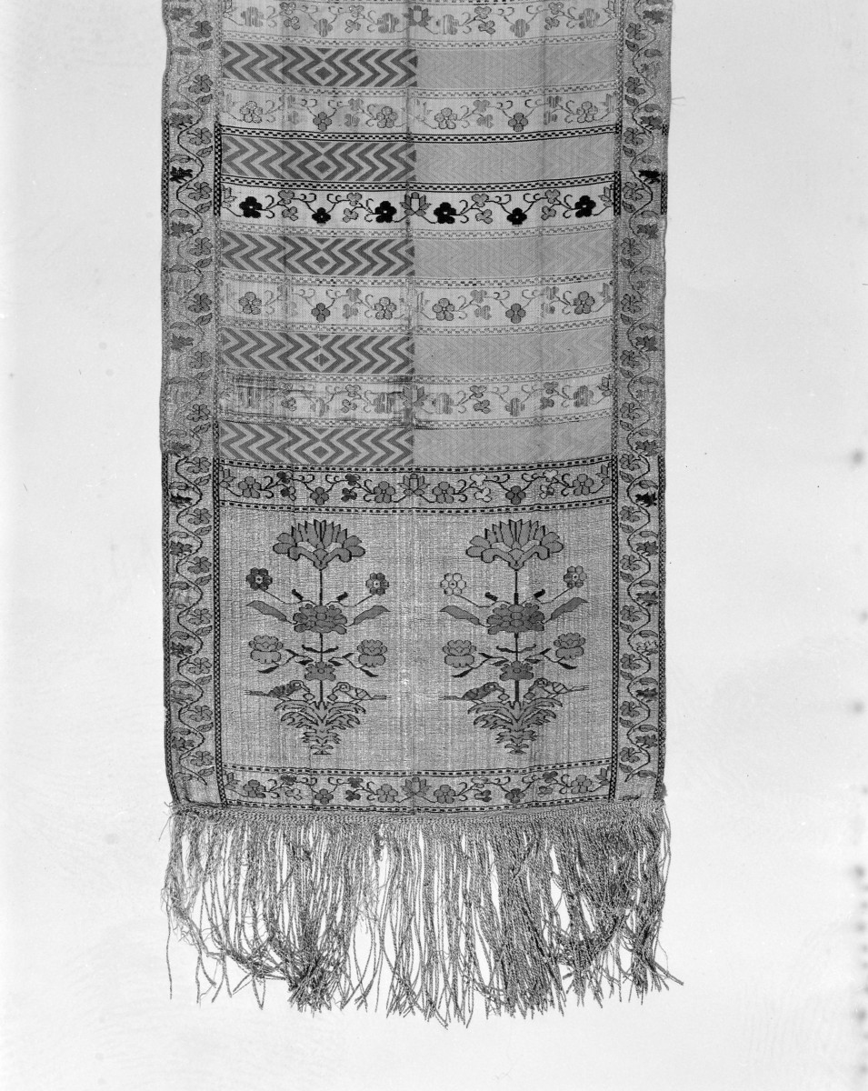 Centralne Muzeum Włókiennictwa - zbiory - pas lity dwustronny - Kraków /Antoni Puciłowski lub Daniel Chmielewski XVIII wiek/ - głowa i wciąża /fragment/ - awers, skan 1