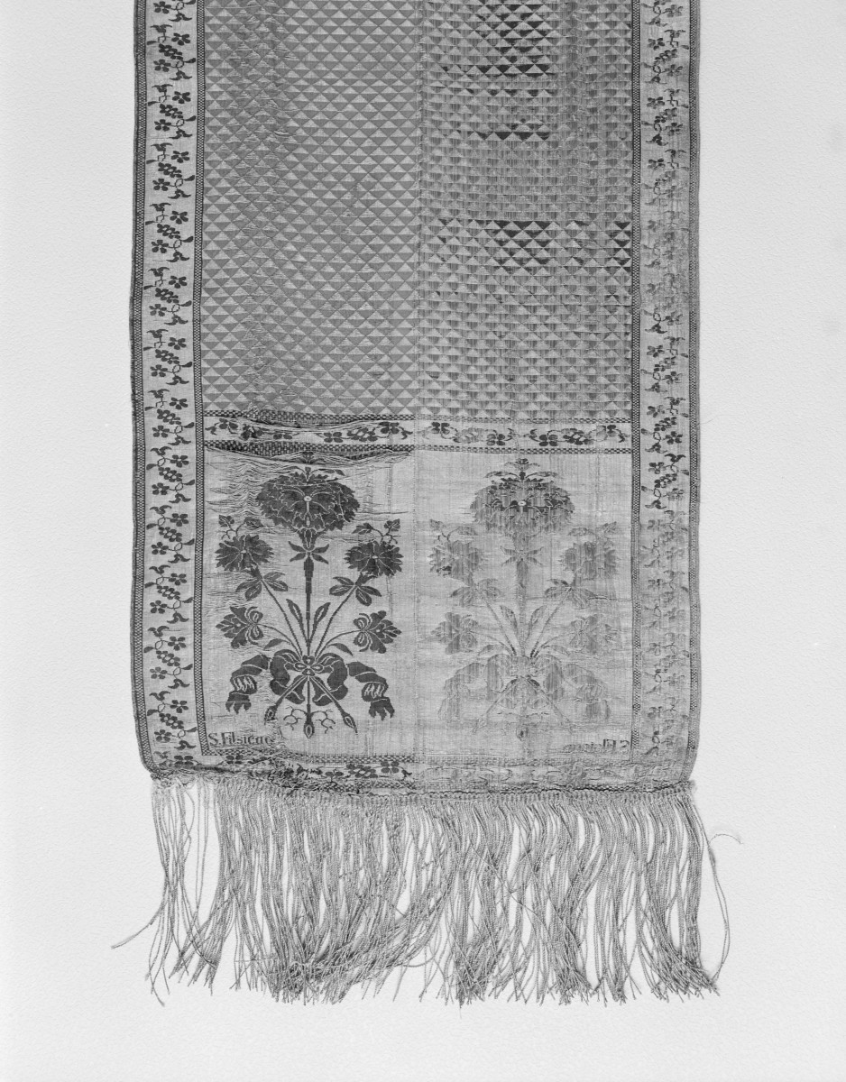 Muzeum Narodowe - od. Muzeum Sztuk Użytkowych - zbiory - pas lity czterostronny - Kobyłka /Szczepan Filsjean 1787 - 1794 rok/ - głowa i wciąża /fragment/ - awers, skan 1