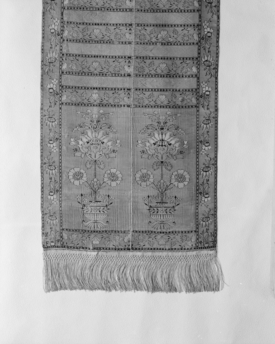 Muzeum Narodowe - zbiory - pas lity dwustronny - Kraków /XVIII wiek/ - głowa i wciąża /fragment/ - awers, skan 1