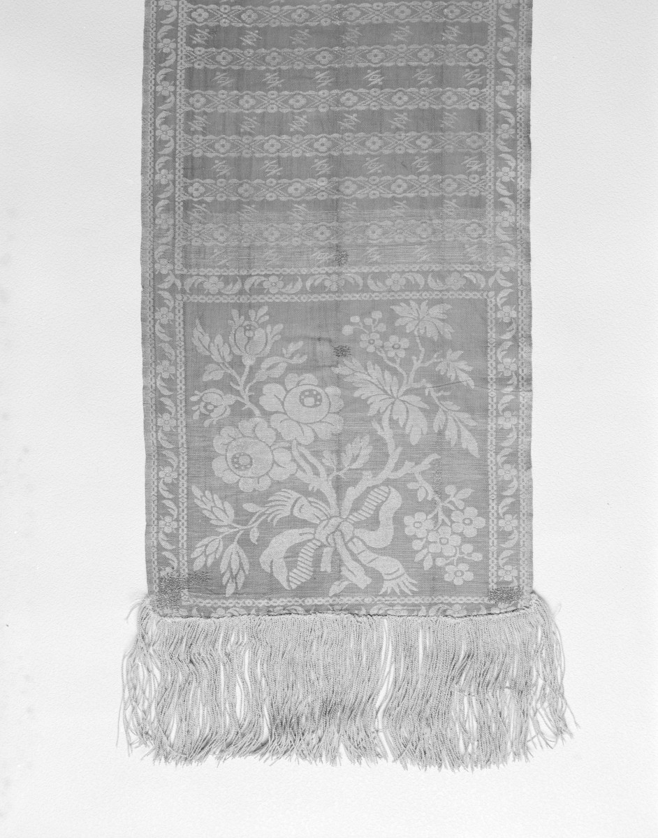 Muzeum Narodowe - od. Muzeum Sztuk Użytkowych - zbiory - pas lity dwustronny - Grodno /1767 - 1780 rok/ - głowa i wciąża /fragment/ - awers, skan 1