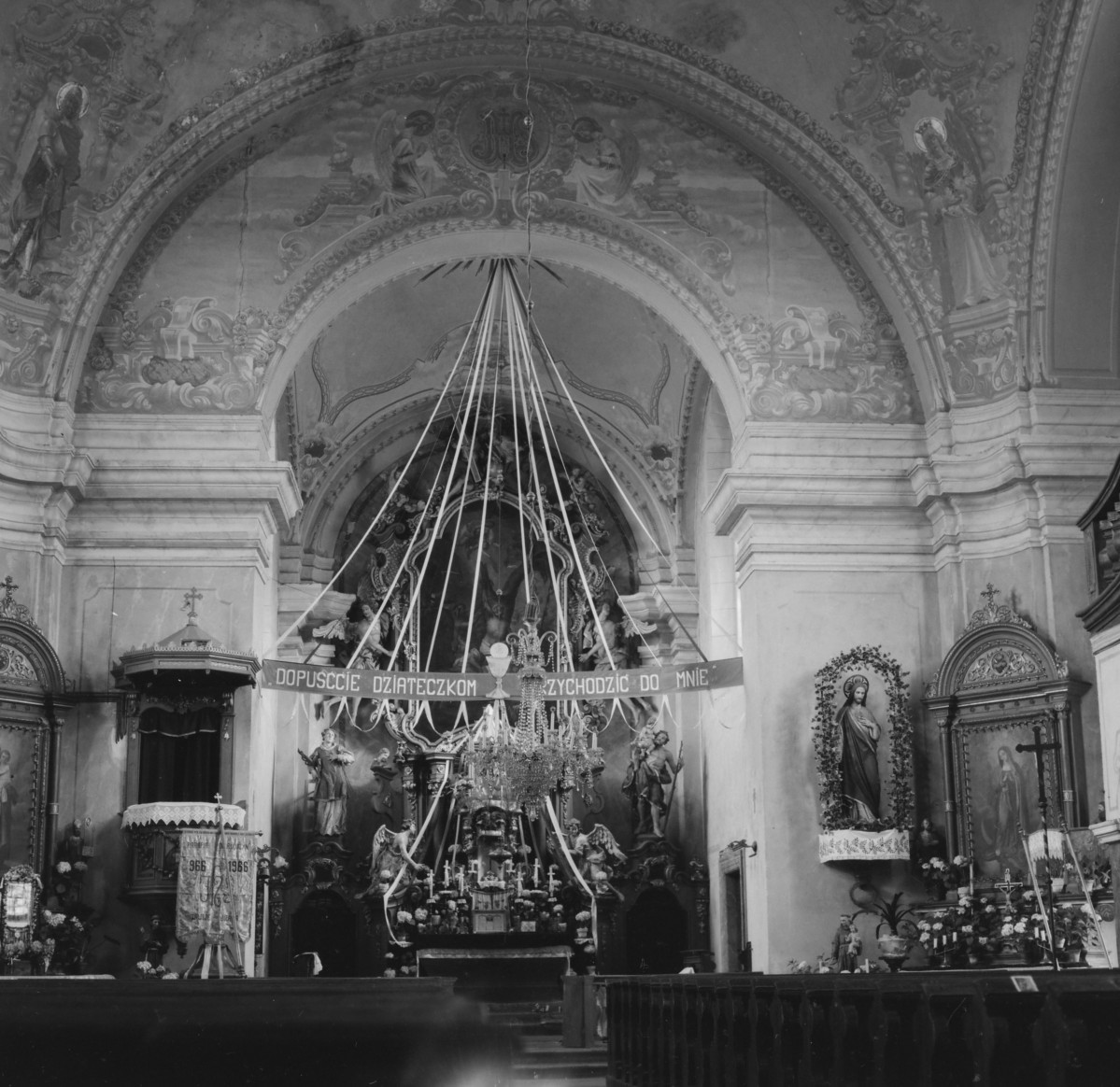 kościół pw. św. Bartłomieja - wnętrze - prezbiterium - ołtarz główny, skan 1