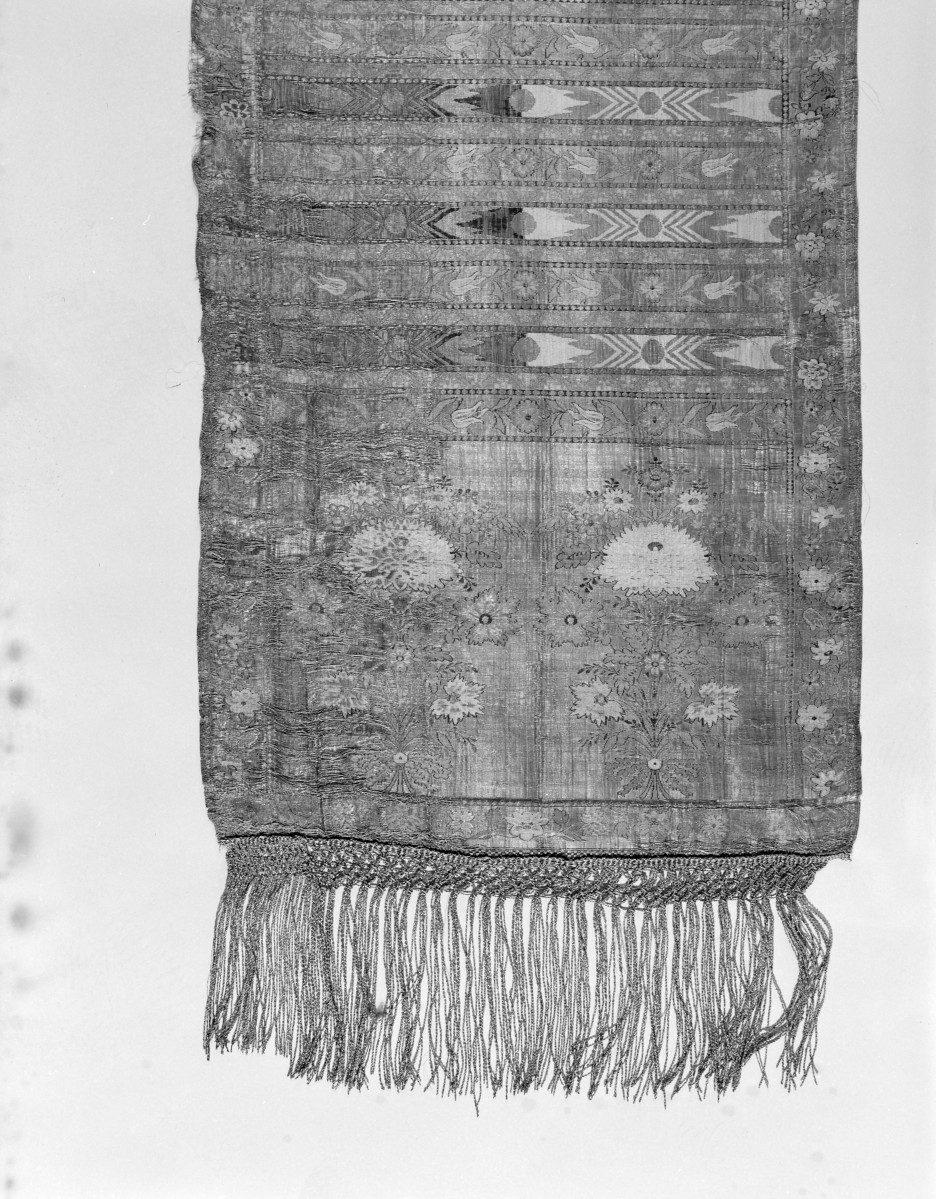 Centralne Muzeum Włókiennictwa - zbiory - pas lity dwustronny - Lipków /Paschalis Jakubowicz 1791 - 1794 rok/ - głowa i wciąża /fragment/ - awers, skan 1