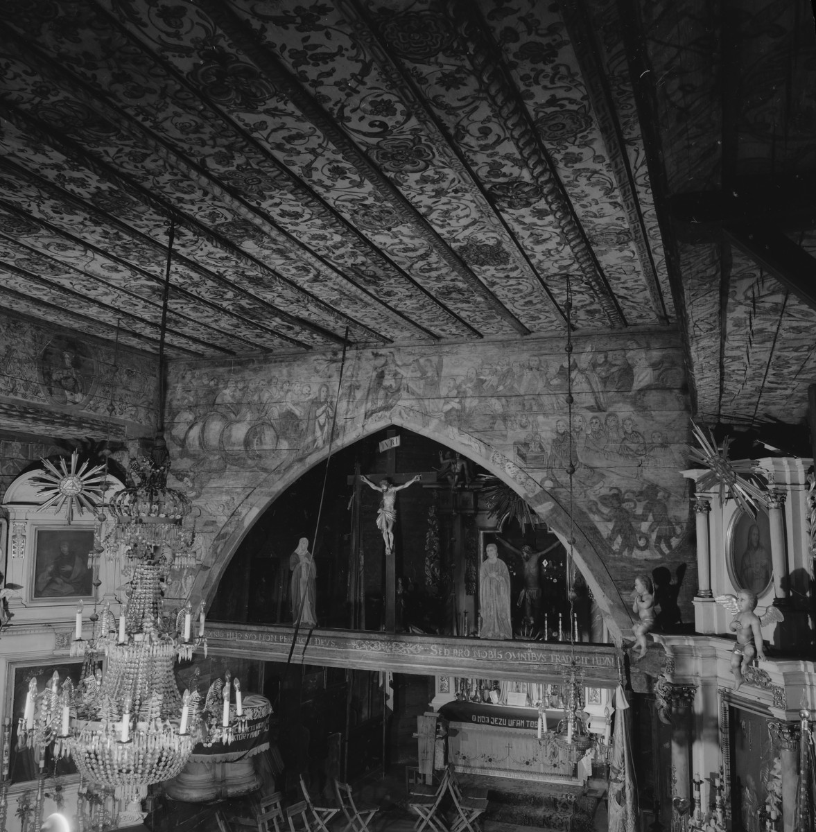 kościół pw. św. Michała Archanioła - wnętrze - prezbiterium - łuk tęczowy /od strony nawy/, skan 1