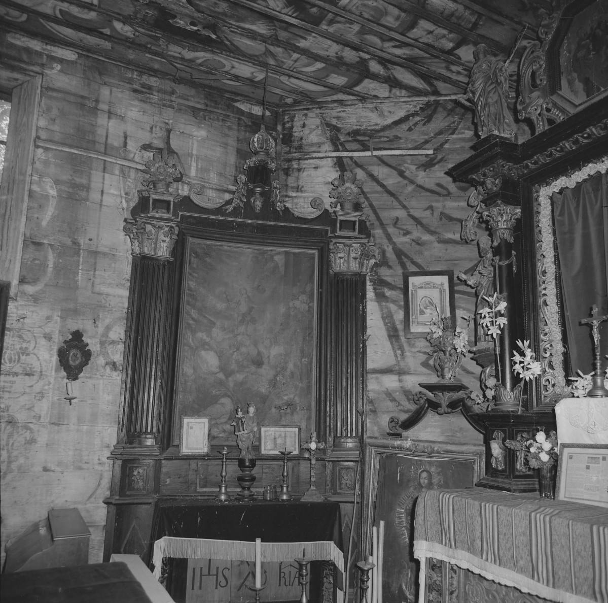 kaplica pw. Nawiedzenia i Zwiastowania Najświętszej Marii Panny - wnętrze - prezbiterium - ściana północna - fragment - ołtarz boczny - Zwiastowanie, skan 1