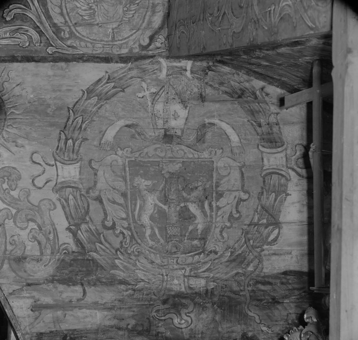 kościół pw. św. Jana Chrzciciela - wnętrze - prezbiterium - łuk tęczowy -  polichromia - fragment, skan 1