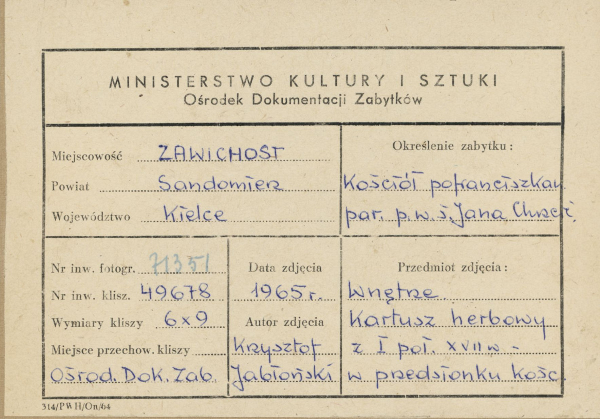Zespół klasztorny - wnętrze kościoła, widok na kartusz herbowy - metryczka, skan 1