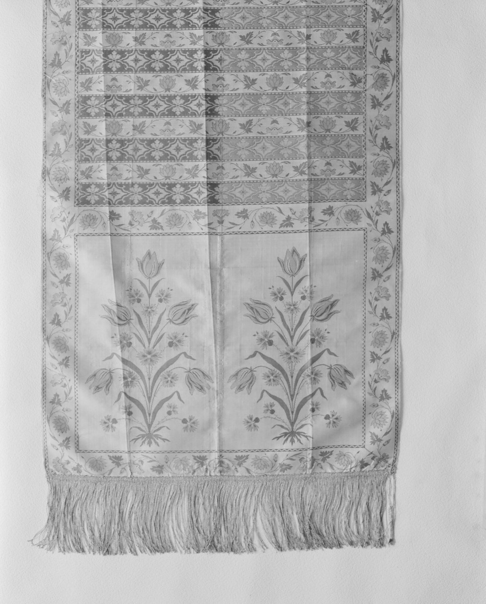 Muzeum Narodowe - zbiory - pas jedwabny czterostronny - /XVIII wiek/ - głowa i wciąża /fragment/ - awers, skan 1