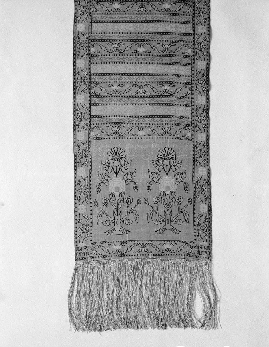 Muzeum Narodowe - zbiory - pas jedwabny dwustronny - Słuck /Leon Madżarski 1780 - 1807 rok/ - głowa i wciąża /fragment/ - awers, skan 1