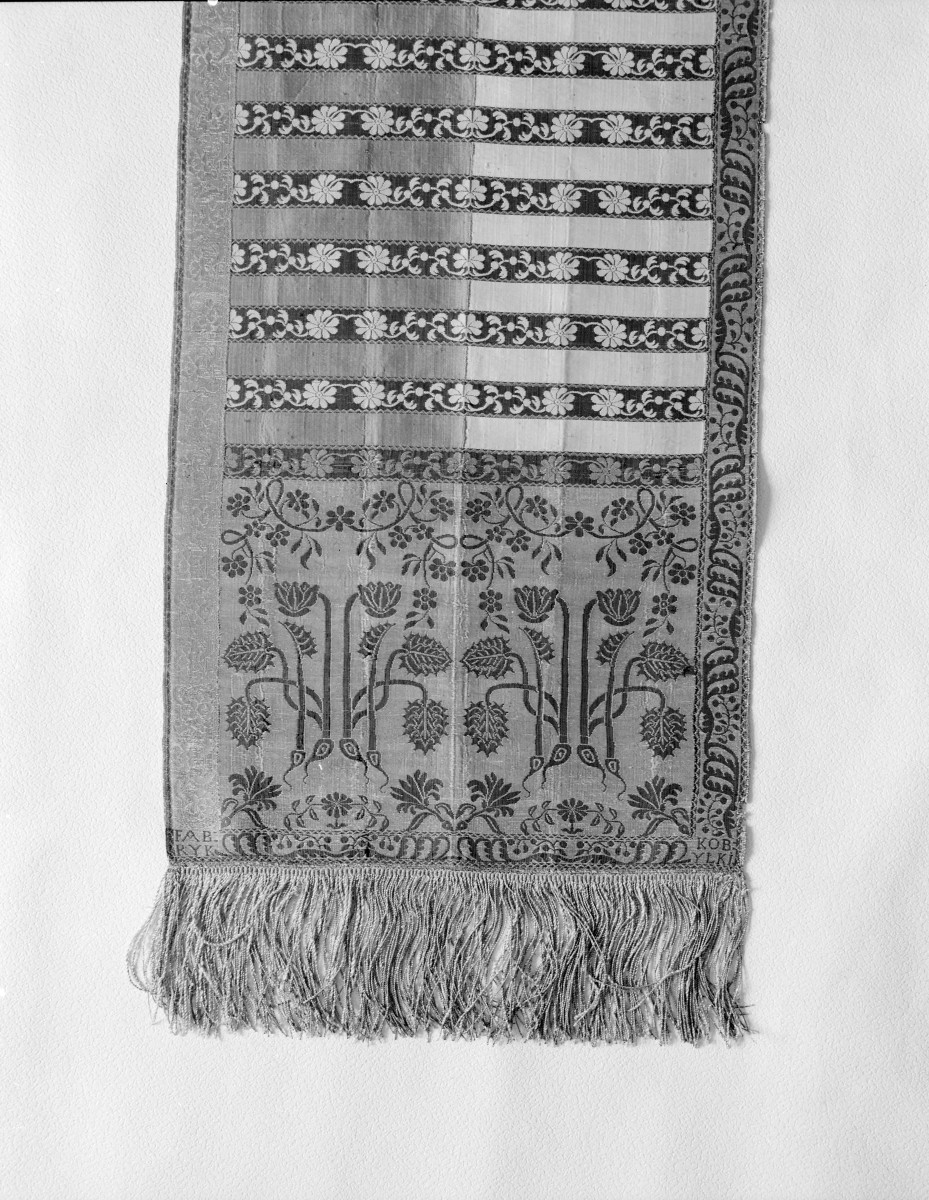 Muzeum Narodowe - zbiory - pas lity czterostronny - Kobyłka /1781 - 1784 rok/ - głowa i wciąża /fragment/ - awers, skan 1
