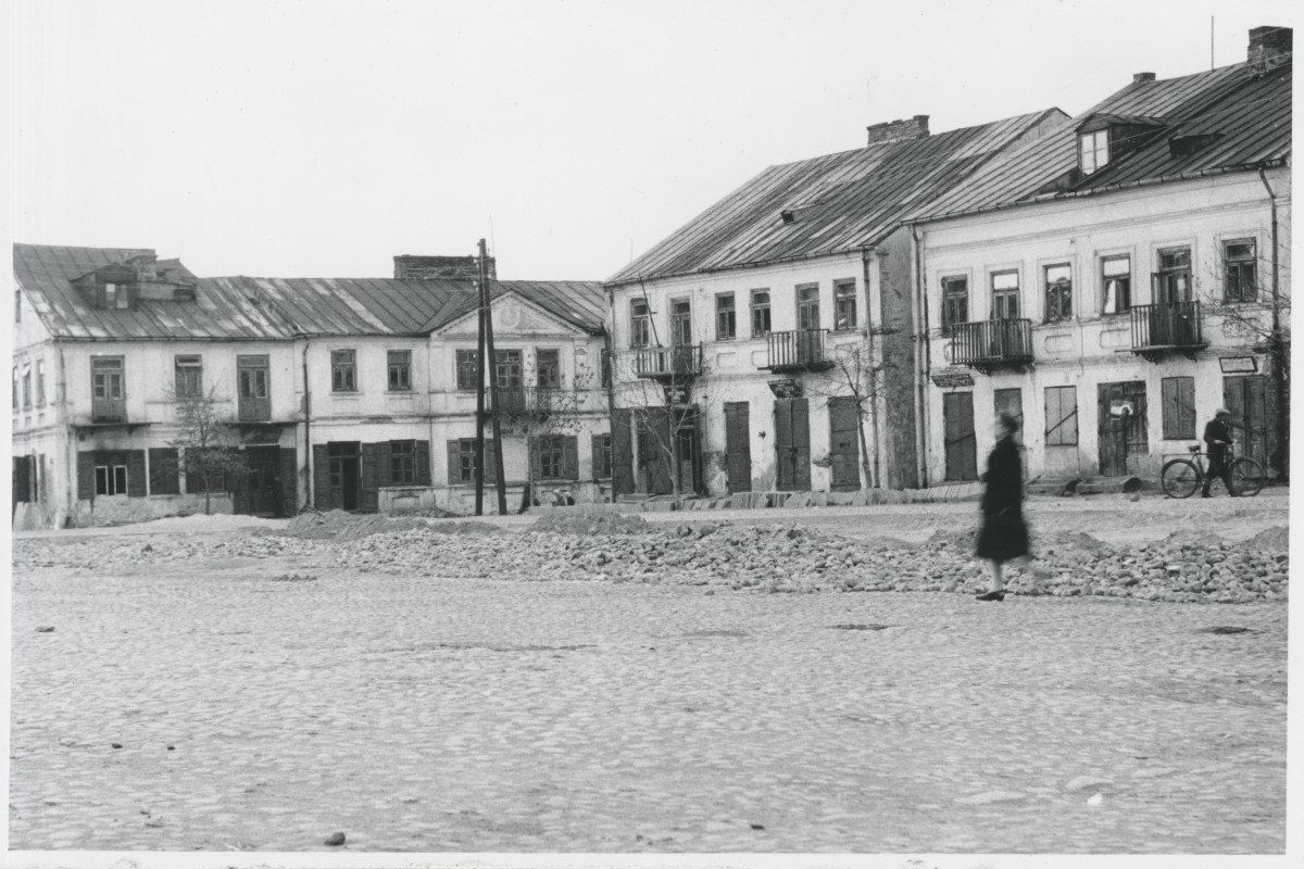 Rynek - kamienice, fragment płn. - zach. pierzei , skan 1