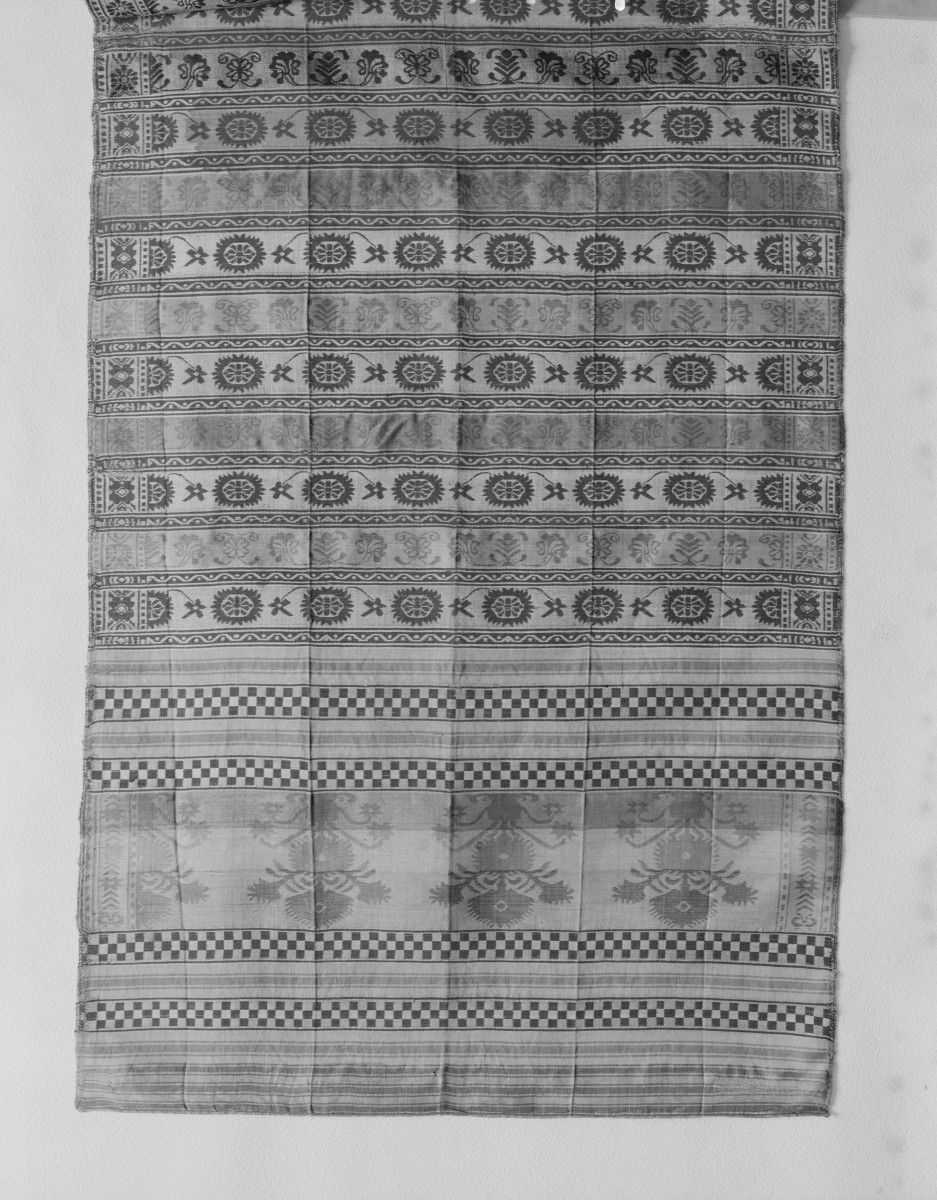 Muzeum Narodowe - zbiory - pas jedwabny dwustronny - Rosja /XVIII wiek/ - głowa i wciąża /fragment/ - awers, skan 1