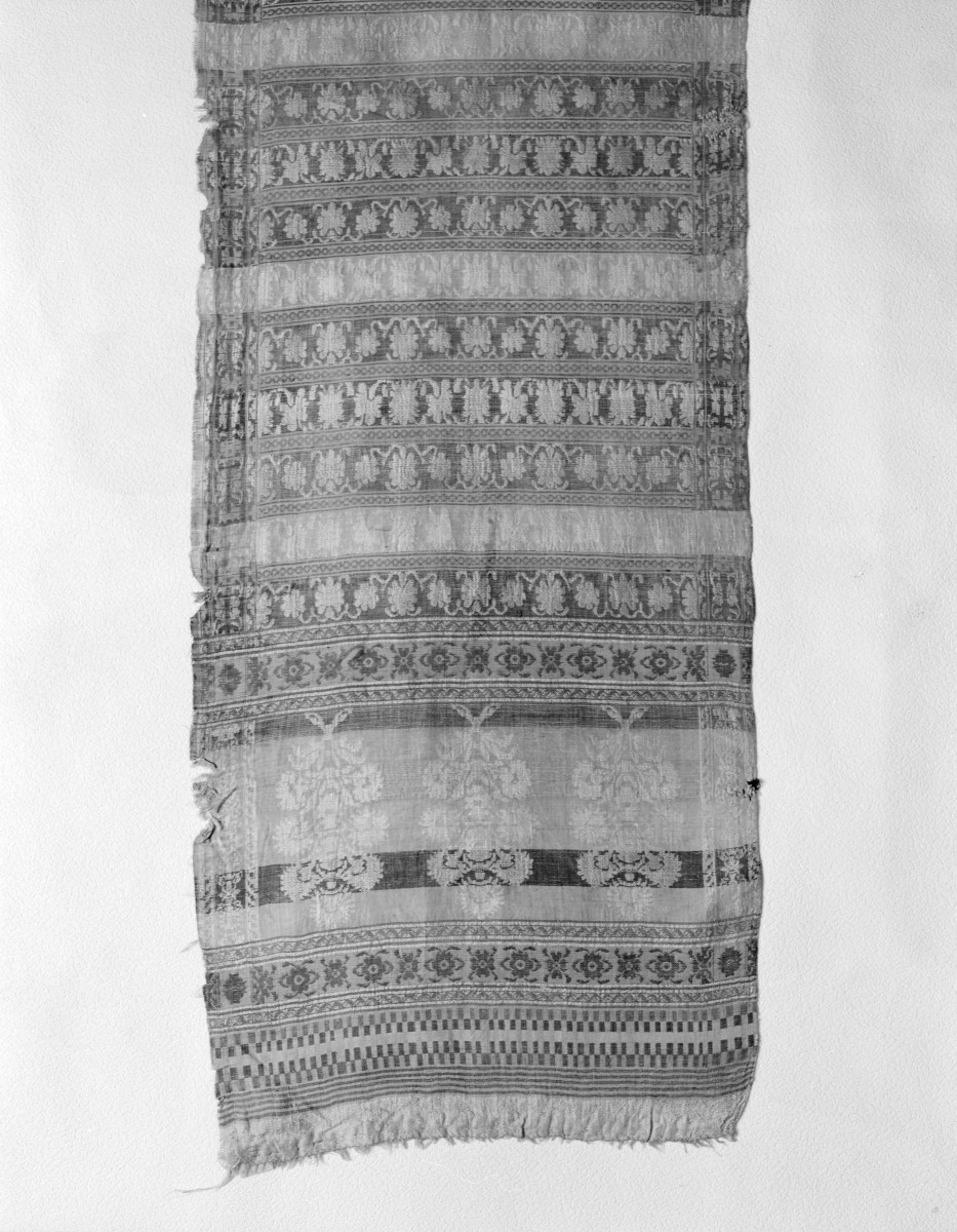 Muzeum Narodowe - zbiory - pas jedwabny dwustronny - Rosja /XVIII wiek/ - głowa i wciąża /fragment/ - awers, skan 1