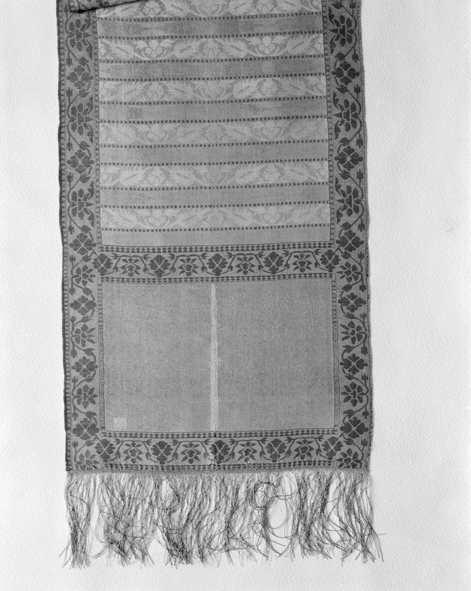 Muzeum Narodowe - zbiory - pas lity dwustronny - Stambuł /XVIII wiek/ - głowa i wciąża /fragment/ - awers, skan 1