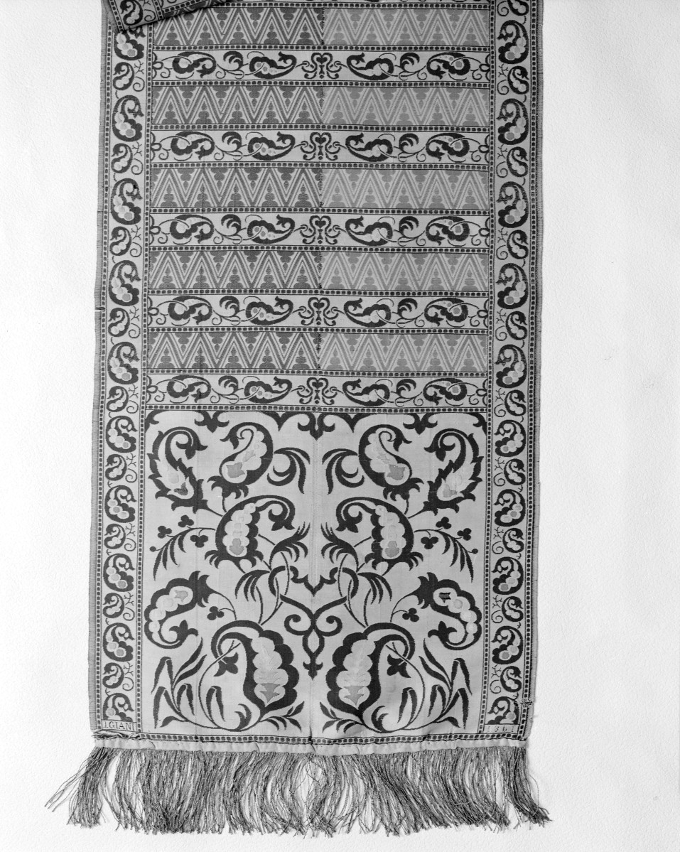 Muzeum Narodowe - zbiory - pas jedwabny czterostronny - Wiedeń /I. Giani 1861 rok/ - głowa i wciąża /fragment/ - awers, skan 1