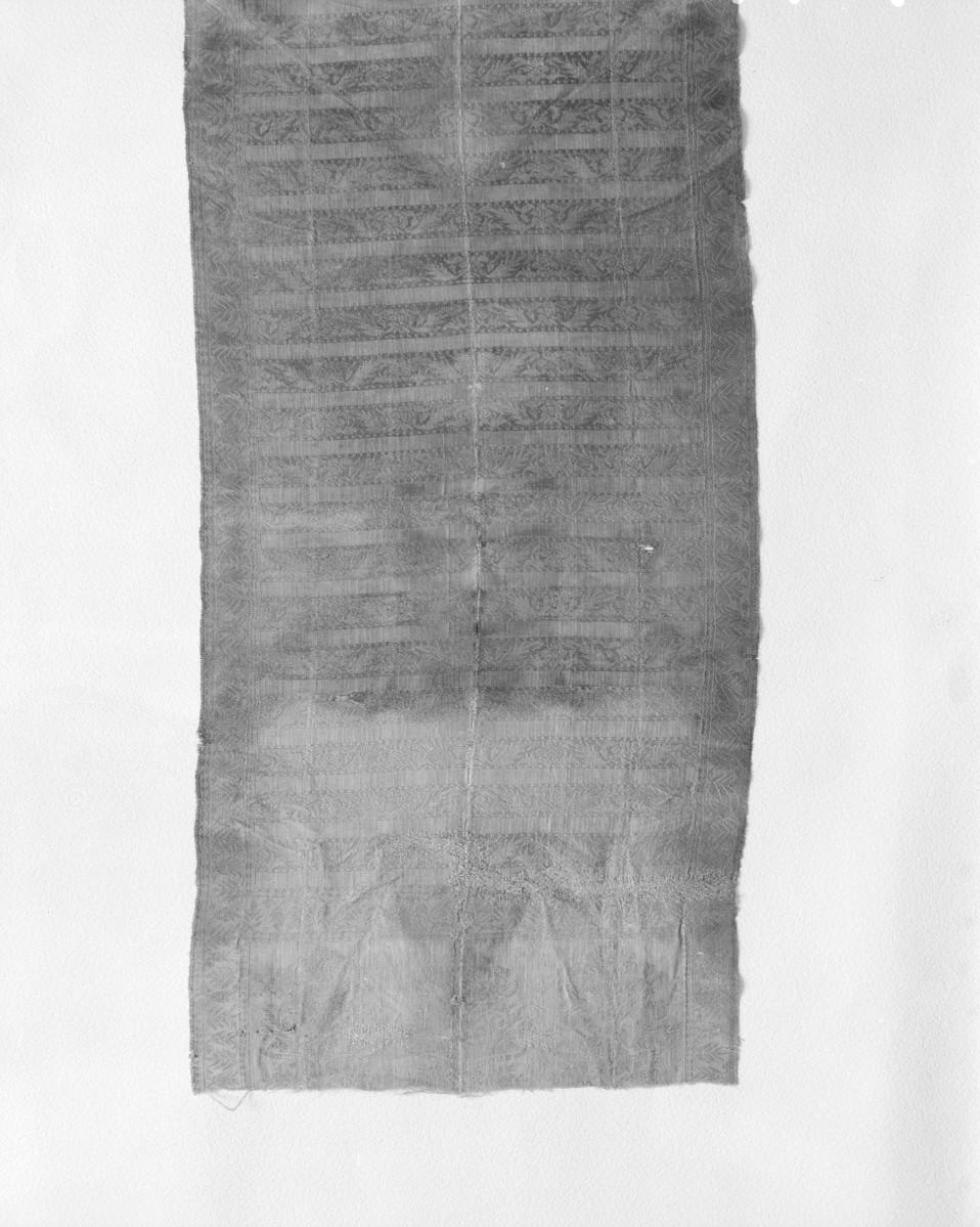 Muzeum Narodowe - zbiory - pas lity dwustronny - Stambuł /XVIII wiek/ - głowa i wciąża /fragment/ - awers, skan 1