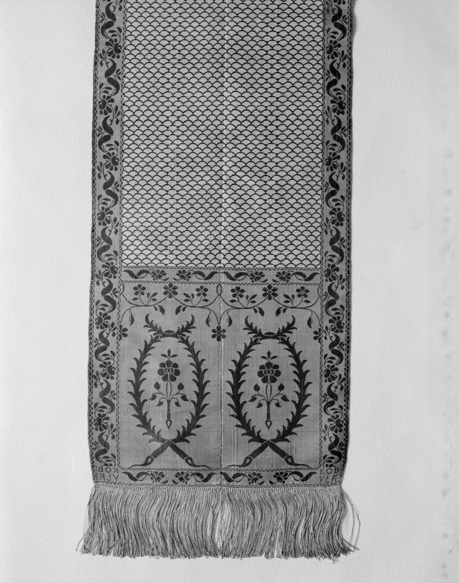 Muzeum Narodowe - zbiory - pas półlity dwustronny - Kobyłka /1781 - 1784 rok/ - głowa i wciąża /fragment/ - awers, skan 1