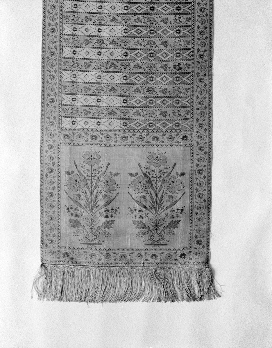 Muzeum Narodowe - zbiory - pas lity czterostronny - /XVIII wiek/ - głowa i wciąża /fragment/ - awers, skan 1