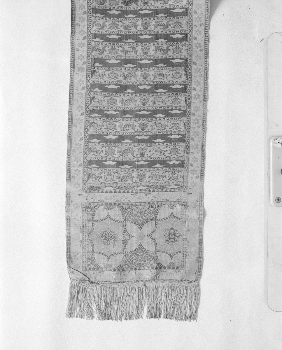 Muzeum Narodowe - zbiory - pas lity jednostronny - /XVIII wiek/ - głowa i wciąża /fragment/ - awers, skan 1
