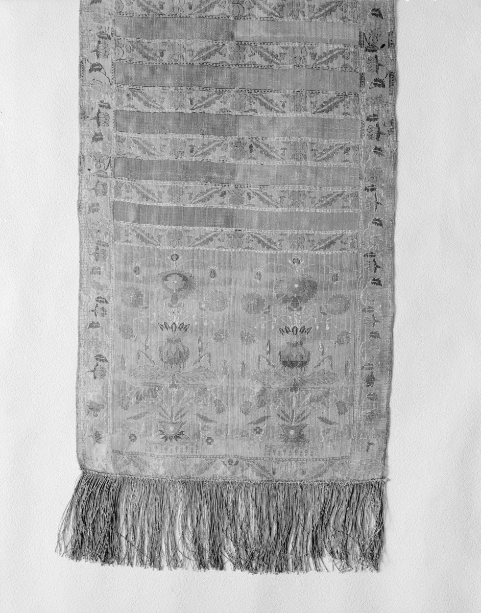 Muzeum Narodowe - zbiory - pas jedwabny czterostronny - /XVIII wiek/ - głowa i wciąża /fragment/ - awers, skan 1