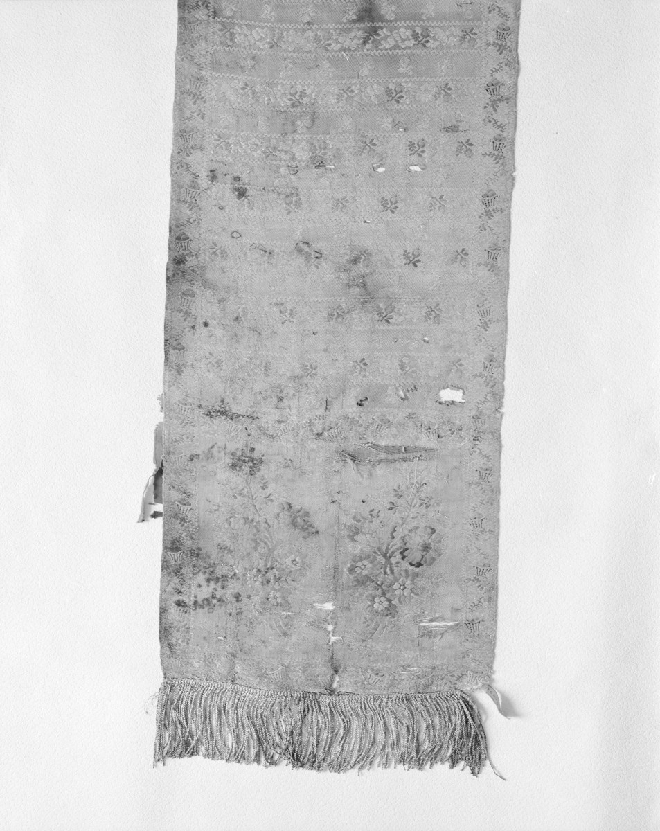 Muzeum Narodowe - zbiory - pas lity jednostronny - Grodno /1768 - 1780 rok/ - głowa i wciąża /fragment/ - awers, skan 1