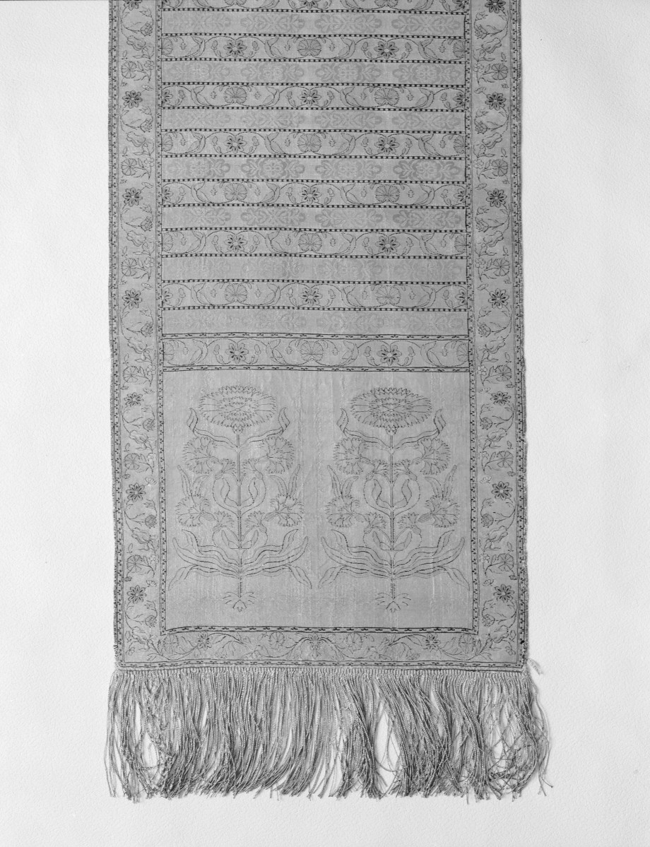 Muzeum Narodowe - zbiory - pas lity dwustronny - Indie /XVIII wiek/ - głowa i wciąża /fragment/ - awers, skan 1