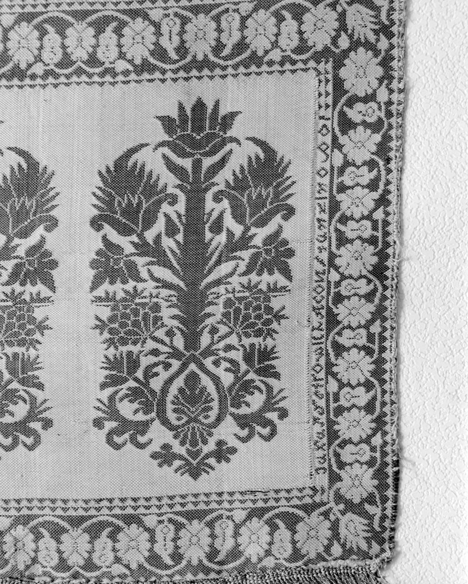 Muzeum Narodowe - zbiory - pas jedwabny dwustronny - Stambuł /XVIII wiek/ - głowa i wciąża /fragment/ - sygnatura, skan 1