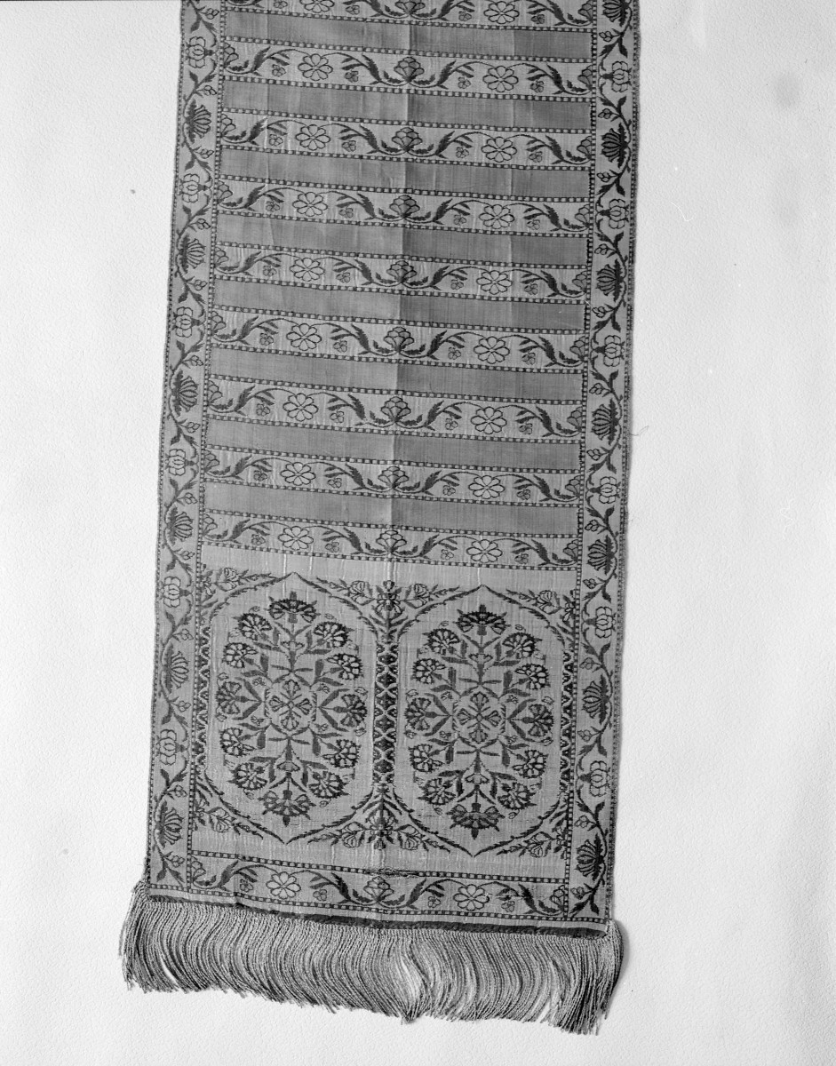 Muzeum Narodowe - zbiory - pas lity dwustronny - /XVIII wiek/ - głowa i wciąża /fragment/ - awers, skan 1