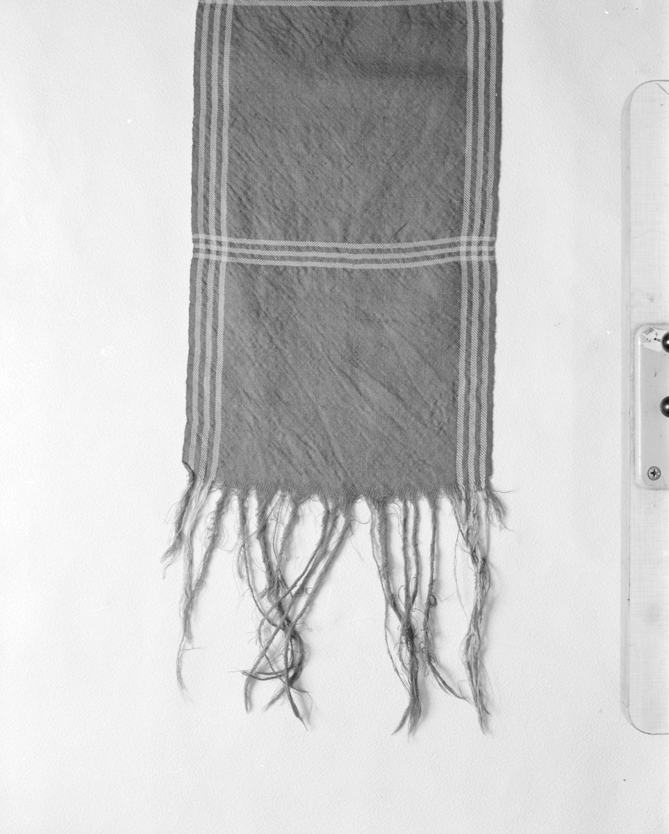 Muzeum Narodowe - zbiory - pas wełniany dwustronny - /XVIII wiek/ - głowa i wciąża /fragment/ - awers, skan 1