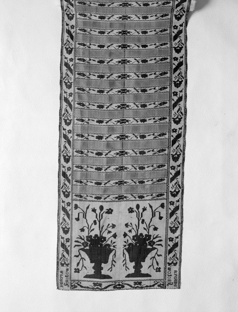 Muzeum Narodowe - zbiory - pas jedwabny trójstronny - Sokołów - Michał Kleofas Ogiński /XVIII wiek/ - głowa i wciąża /fragment/ - awers, skan 1