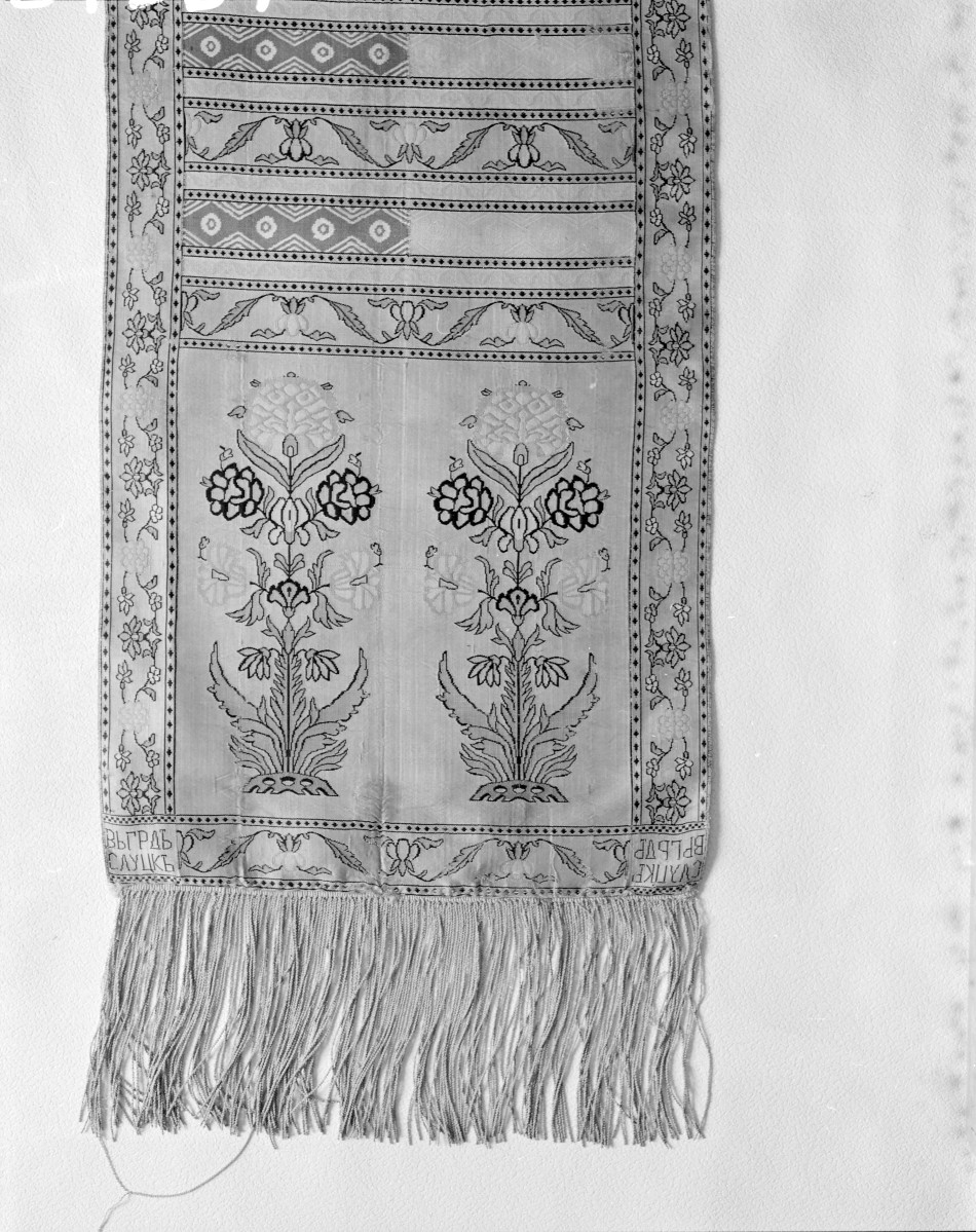 Muzeum Narodowe - zbiory - pas jedwabny czterostronny - Słuck /1807 rok/ - głowa i wciąża /fragment/ - awers, skan 1