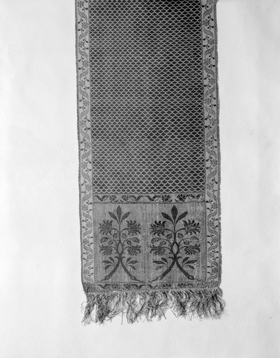 Muzeum Narodowe - zbiory - pas półlity dwustronny - Kobyłka /1781 - 1784 rok/ - głowa i wciąża /fragment/ - awers, skan 1