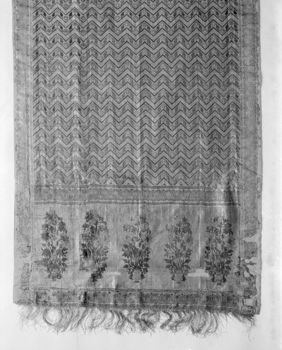 Muzeum Narodowe - zbiory - pas lity jednostronny - Stambuł /XVIII wiek/ - głowa i wciąża /fragment/ - awers, skan 1