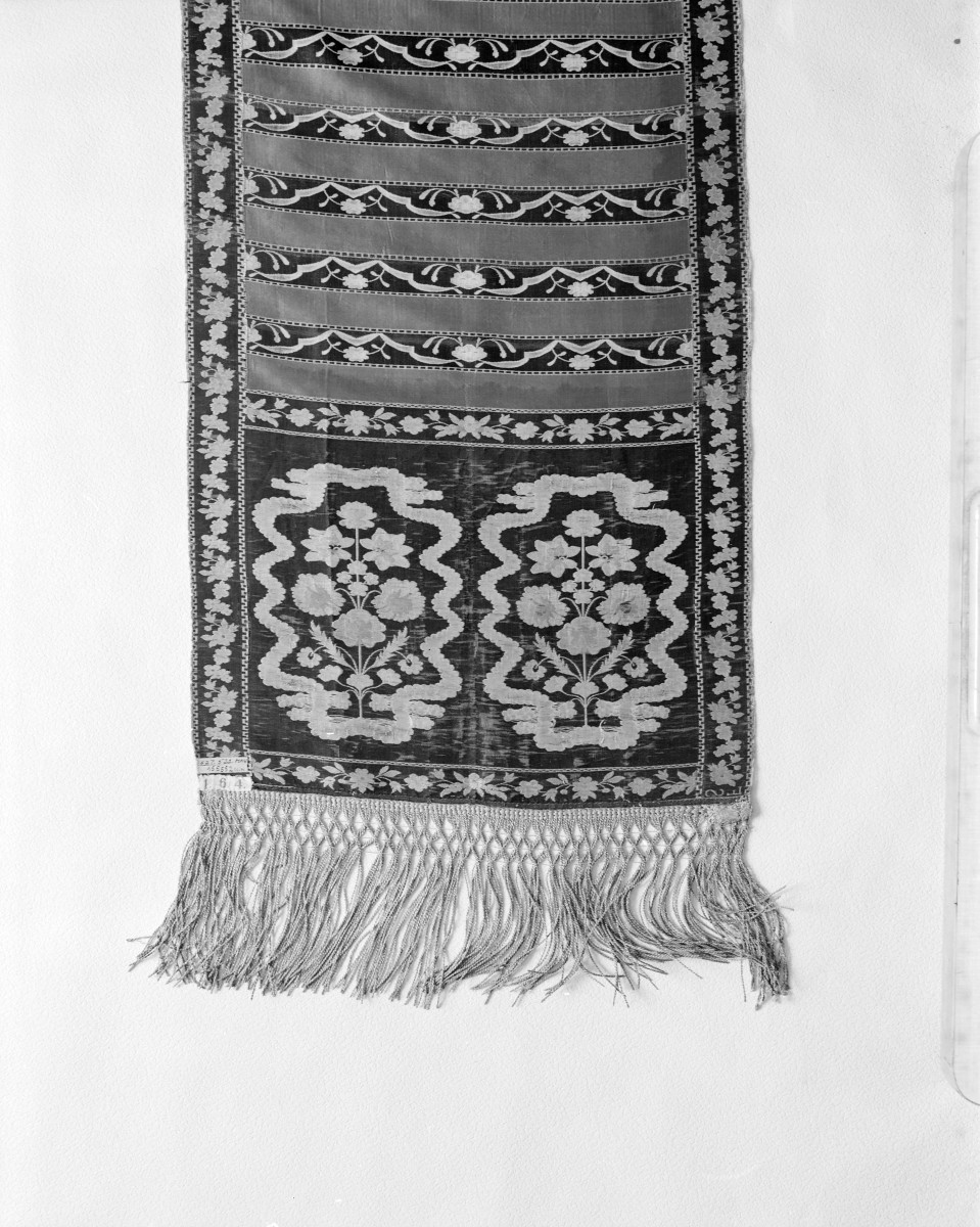 Muzeum Narodowe - zbiory - pas lity dwustronny - Lyon /1785 - 1792 rok/ - głowa i wciąża /fragment/ - awers, skan 1