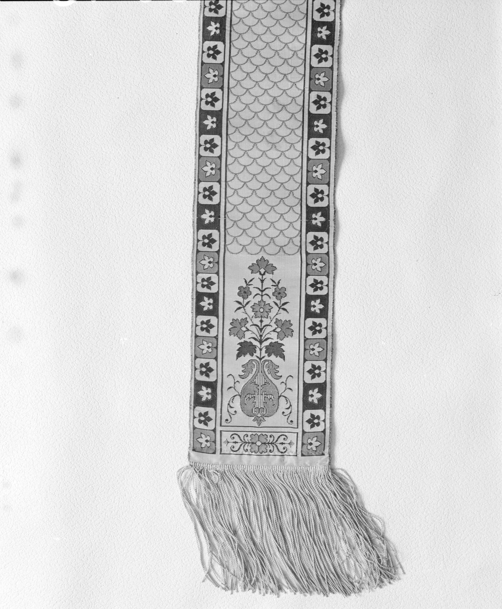 Muzeum Narodowe - zbiory - półpas jedwabny dwustronny - /XIX wiek/ - głowa i wciąża /fragment/ - awers, skan 1