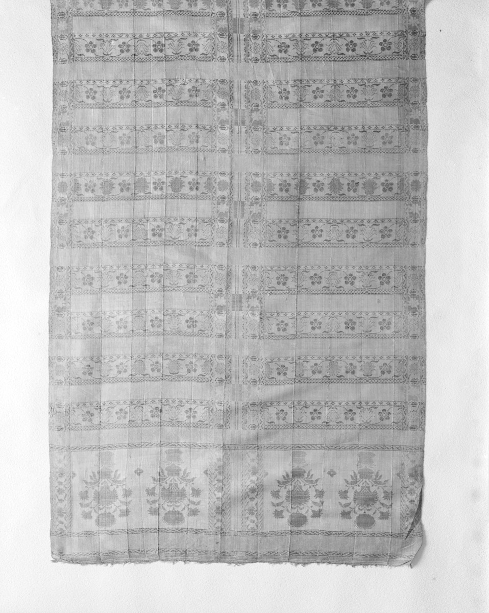 Muzeum Narodowe - zbiory - pas jedwabny dwustronny - Rosja /XVIII wiek/ - głowa i wciąża /fragment/ - awers, skan 1
