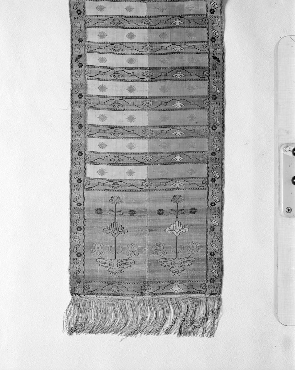 Muzeum Narodowe - zbiory - pas lity czterostronny - Kraków /Antoni Puciłowski lub Daniel Chmielewski XVIII wiek/ - głowa i wciąża /fragment/ - awers, skan 1