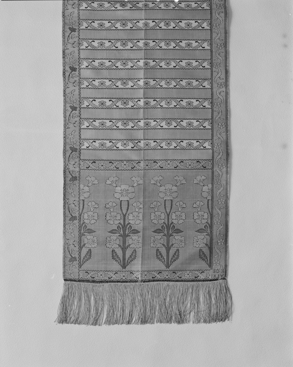 Muzeum Narodowe - zbiory - pas lity czterostronny - Kobyłka /1781 - 1784 rok/ - głowa i wciąża /fragment/ - awers, skan 1
