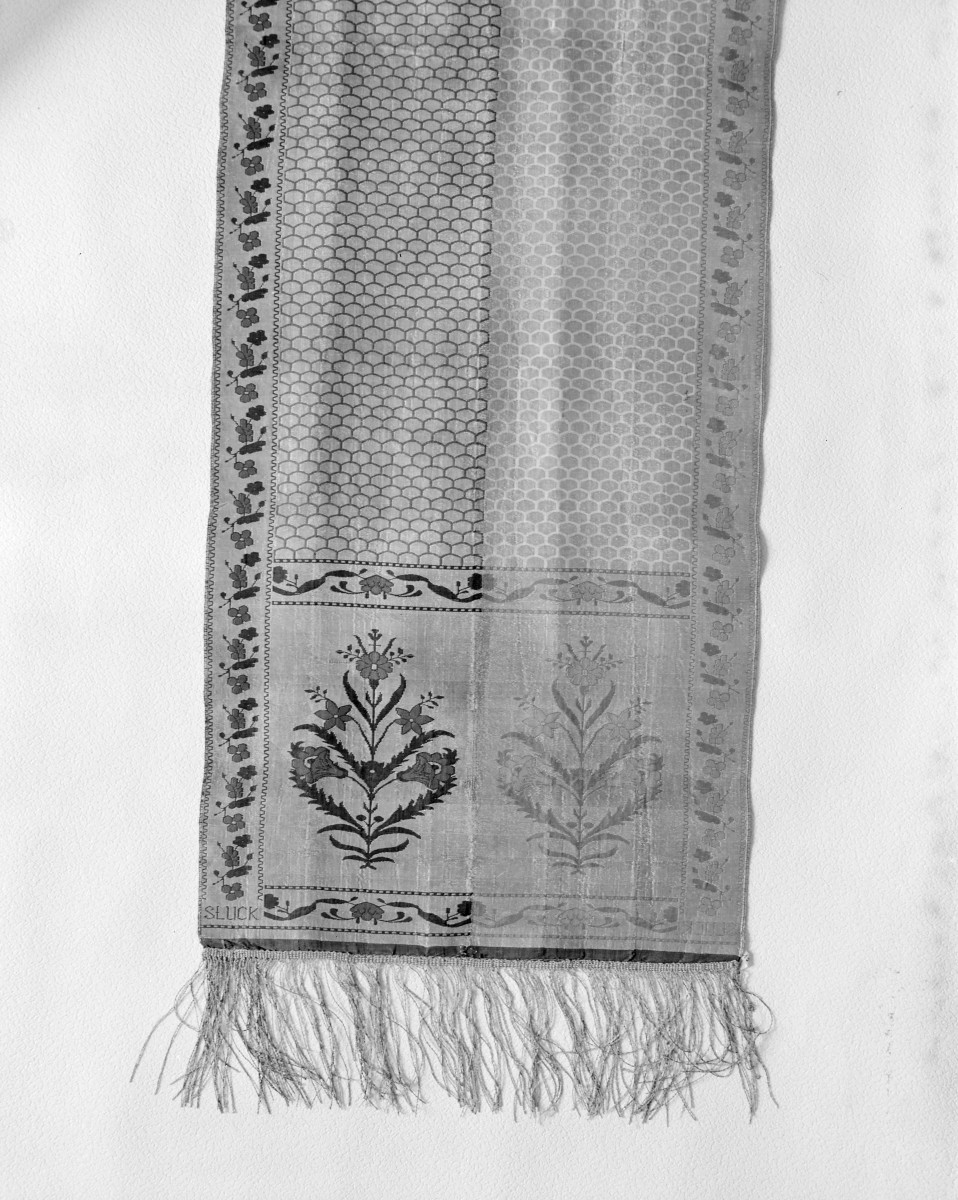 Muzeum Narodowe - zbiory - pas lity czterostronny - Słuck /Jan Madżarski 1767 - 1780 rok/ - głowa i wciąża /fragment/ - awers, skan 1