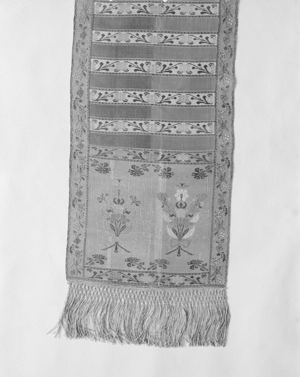 Muzeum Narodowe - zbiory - pas półlity czterostronny - Kutkorz lub Kobyłka /XVIII wiek/ - głowa i wciąża /fragment/ - awers, skan 1
